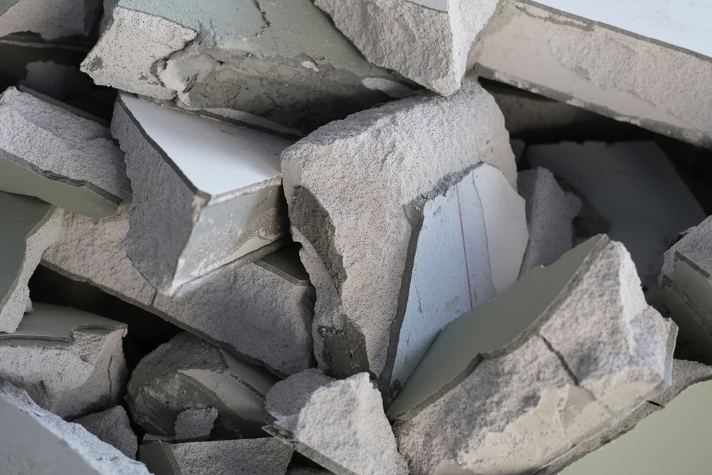Broken,Concrete,,Piles,Of,Lightweight,Construction,Bricks,After,House,Demolition